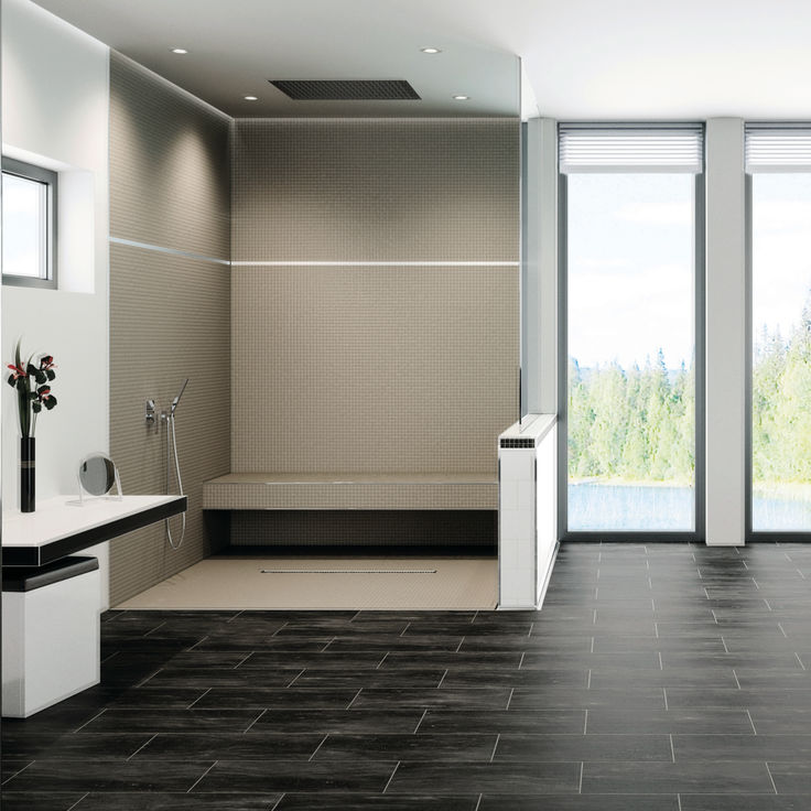 Badezimmer mit schwarzen Fliesenboden