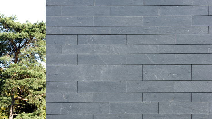 Schieferstein-Fassade in blaugrau