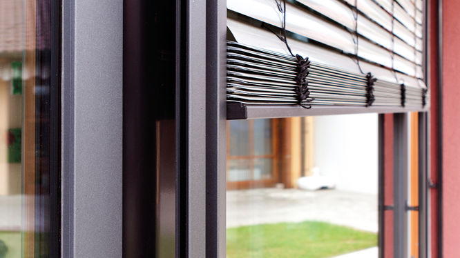 Fenster mit Jalousier