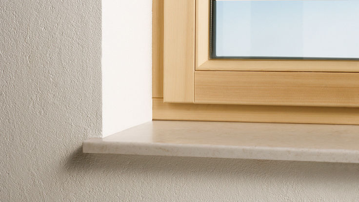 Holzfenster mit Fenstersims
