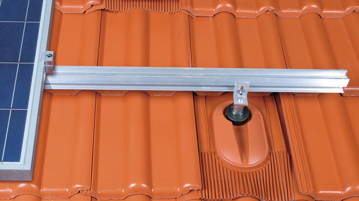 Dach mit Solarhalter und Flachluefter