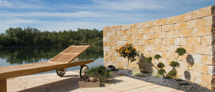 Liegeplatz am See mit Sichtmauer