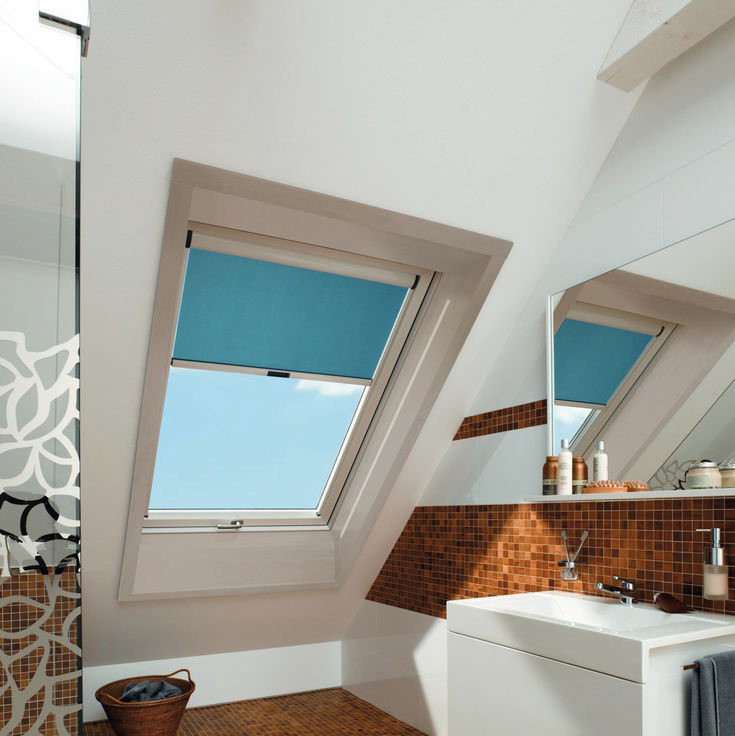 Badezimmer mit Dachfenster inkl. Sichtschutz